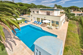 A charming, cosy atmosphere greets you at this impressive villa, located in...